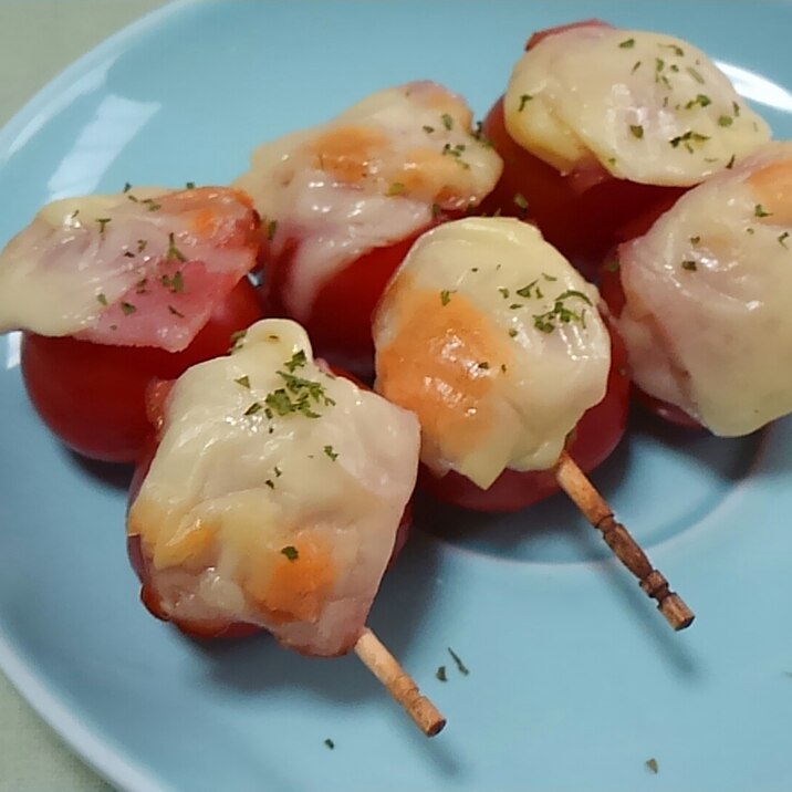 おつまみに♪トマトのベーコンチーズ焼き＊